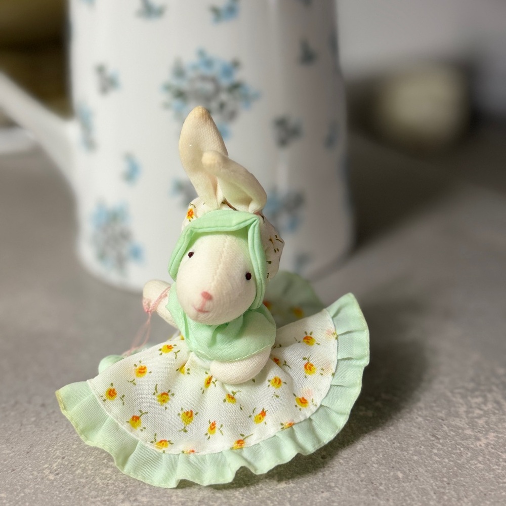 Vintage Russ Berrie Easter Bunny Mini Cloth Doll 3,5ʼʼ